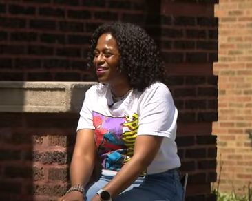 Chaos in Oak Park: $300K Falls from Brinks Truck (video)