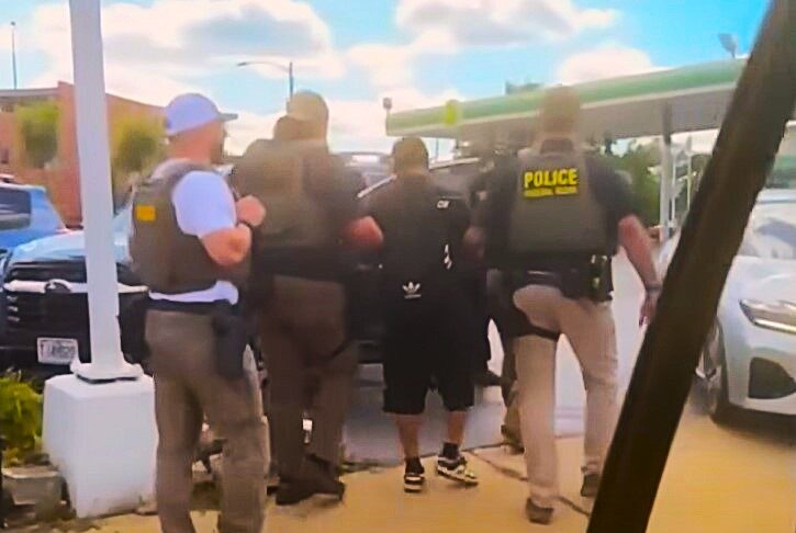 Tensions Rise as ICE Targets Immigrant Communities in Chicago (video)