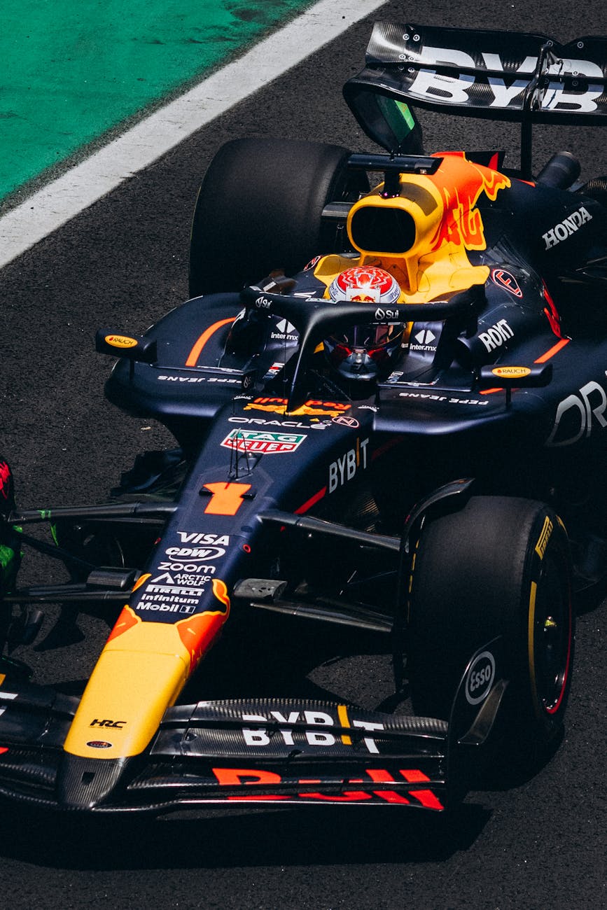 H-1B Visa Fee Hike: Impact on Indian and US Tech Stocks Explored