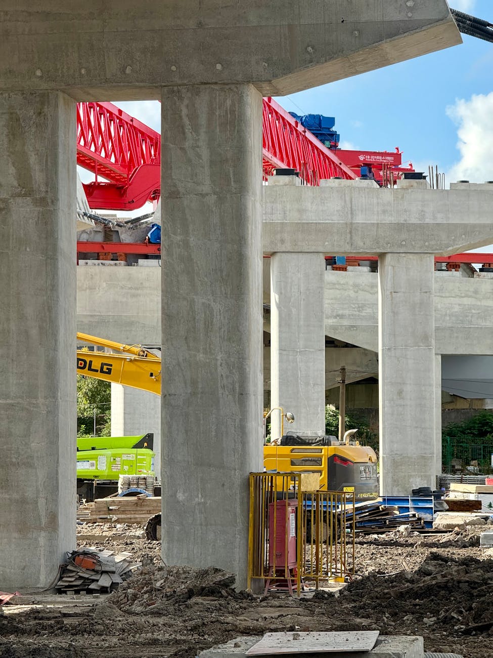 Unraveling TikTok’s US Deal: Murdoch, Ellison, and China’s Influence