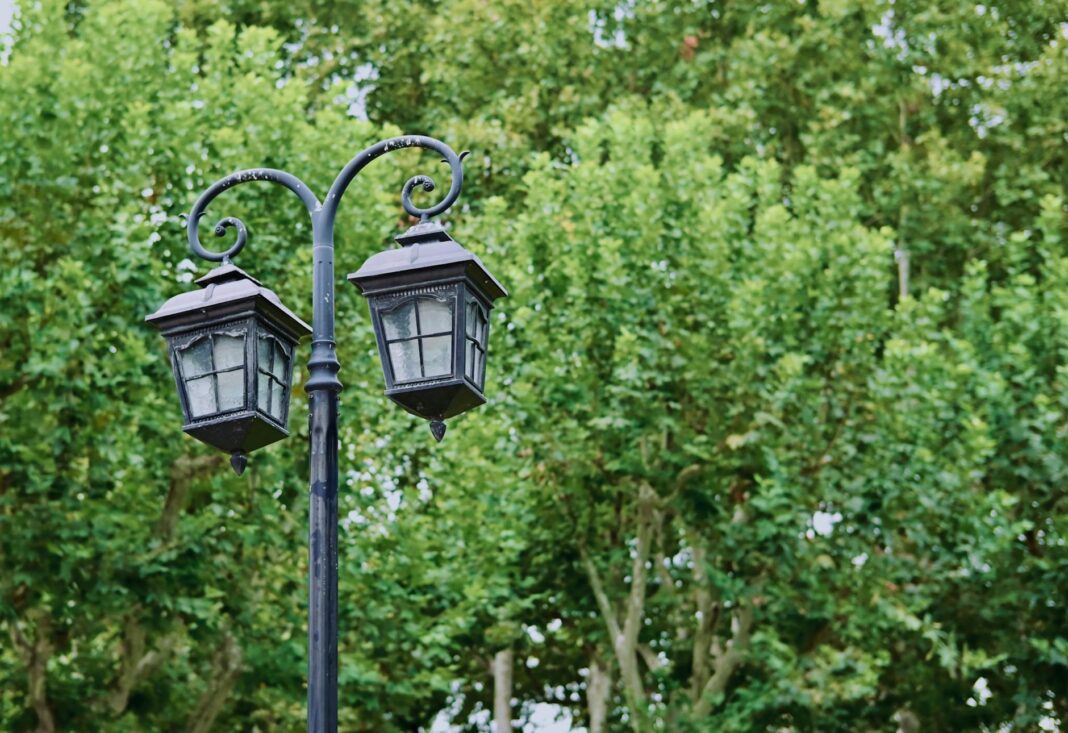 Double Trouble: Superstorm Threatens the US East Coast