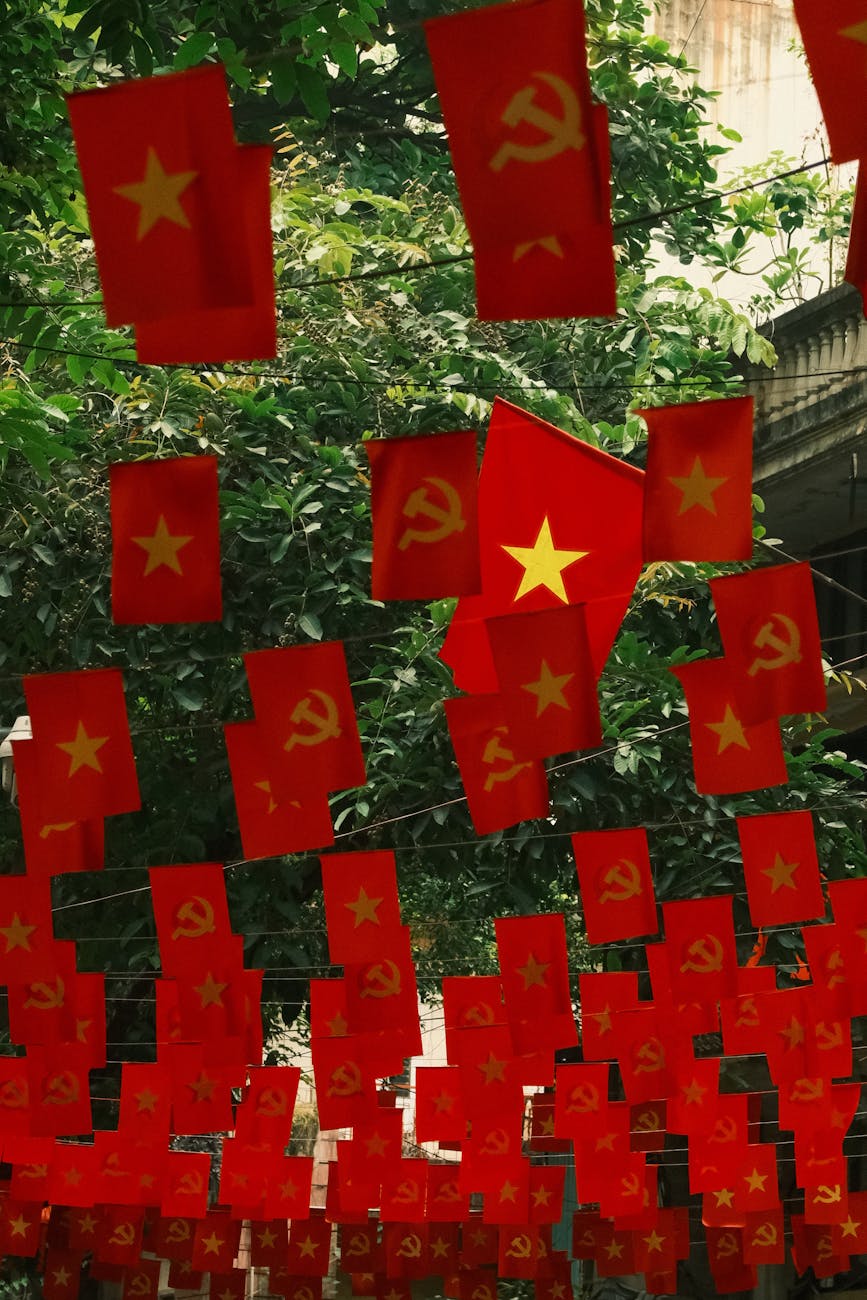 Government Shutdown Looms as Trump Reconsiders Ukraine Strategy