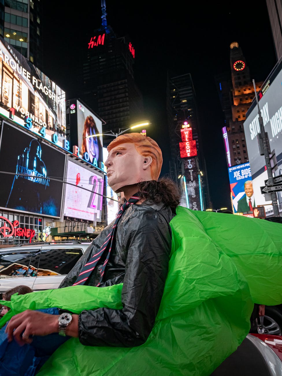 Trump and Vance Honor Charlie Kirk at Arizona Memorial Service
