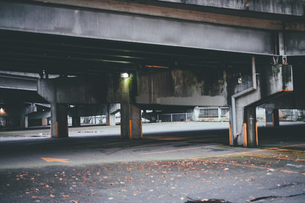 Heavy traffic in Glendale; hundreds walking to State Farm Stadium