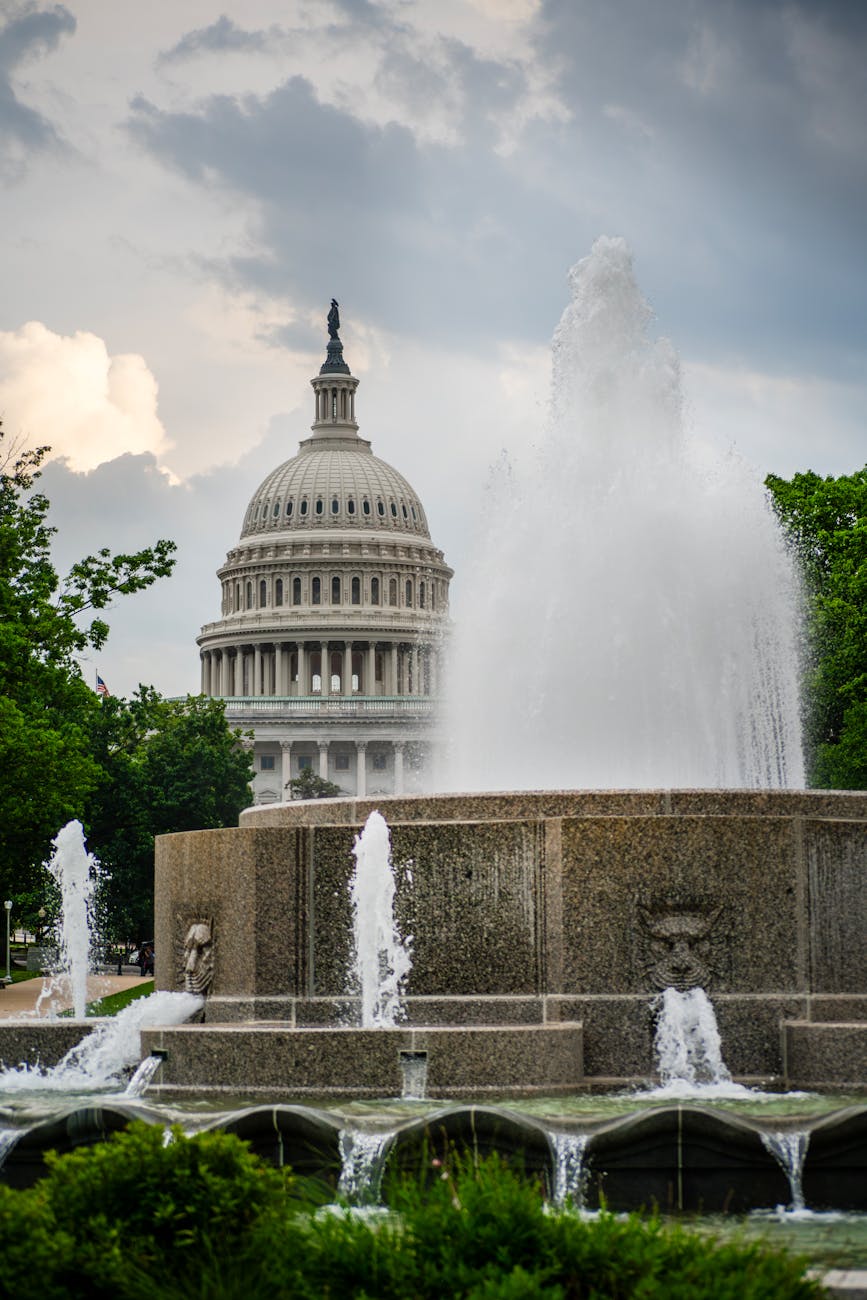 Government Shutdown Stalemate: Lawmakers Flee D.C. for the Weekend