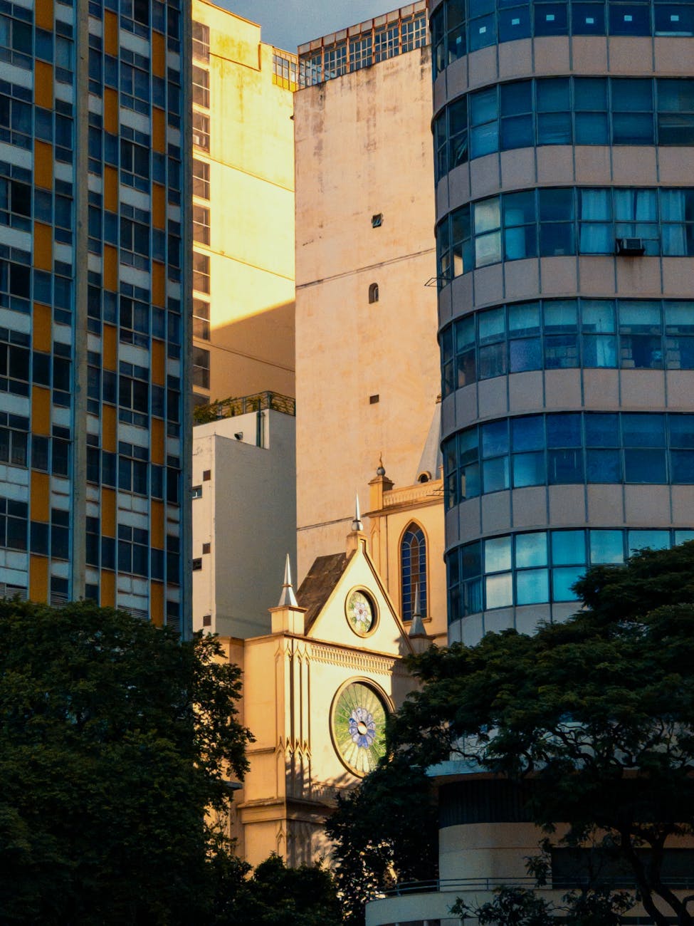 Katie Porter’s Tense Staff Exchange Over Studio Lighting Resurfaces