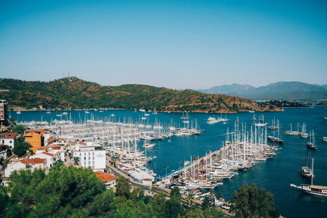 Trump Reassures Sailors Amid Government Shutdown Pay Delays