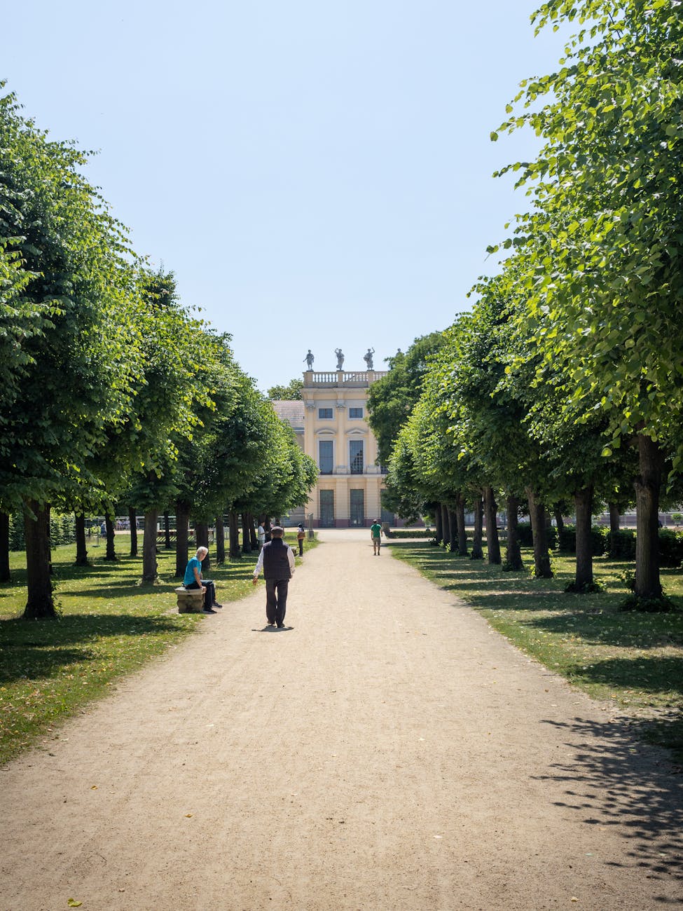 Senate confirms Herschel Walker as ambassador to the Bahamas