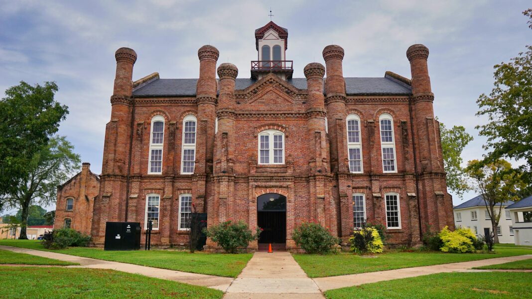 Texas Court Halts Execution of Inmate Caught in 