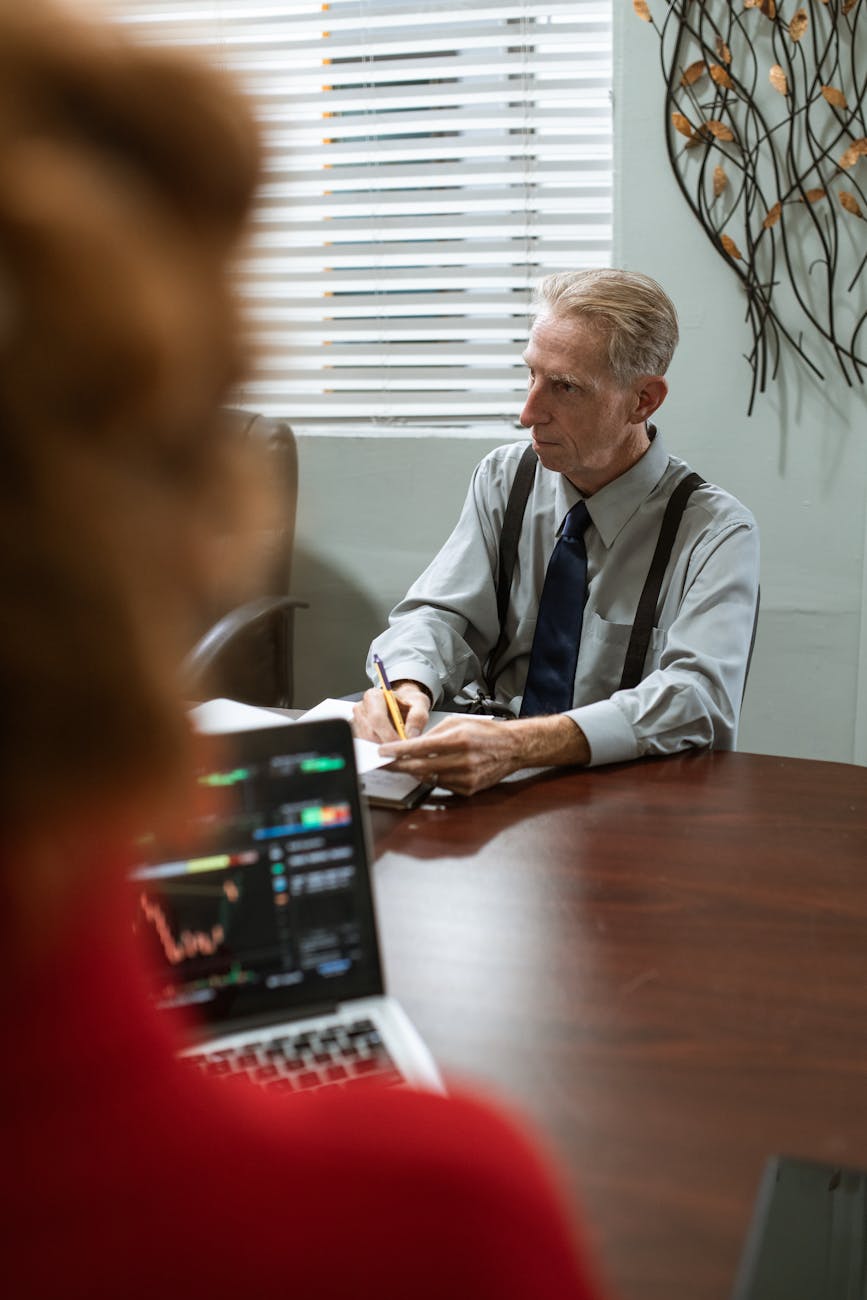 Jeffries Dares GOP Leader Johnson to Face Off on Budget Standoff