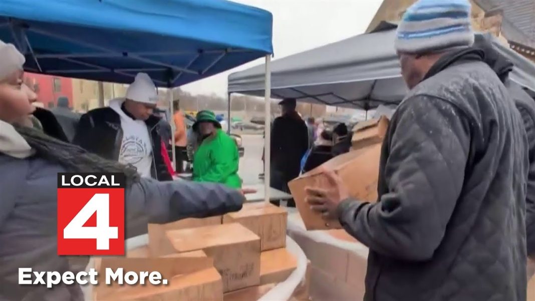 Go 4 It: Detroit’s heavyweights unite for Thanksgiving meal giveaway! (Video)