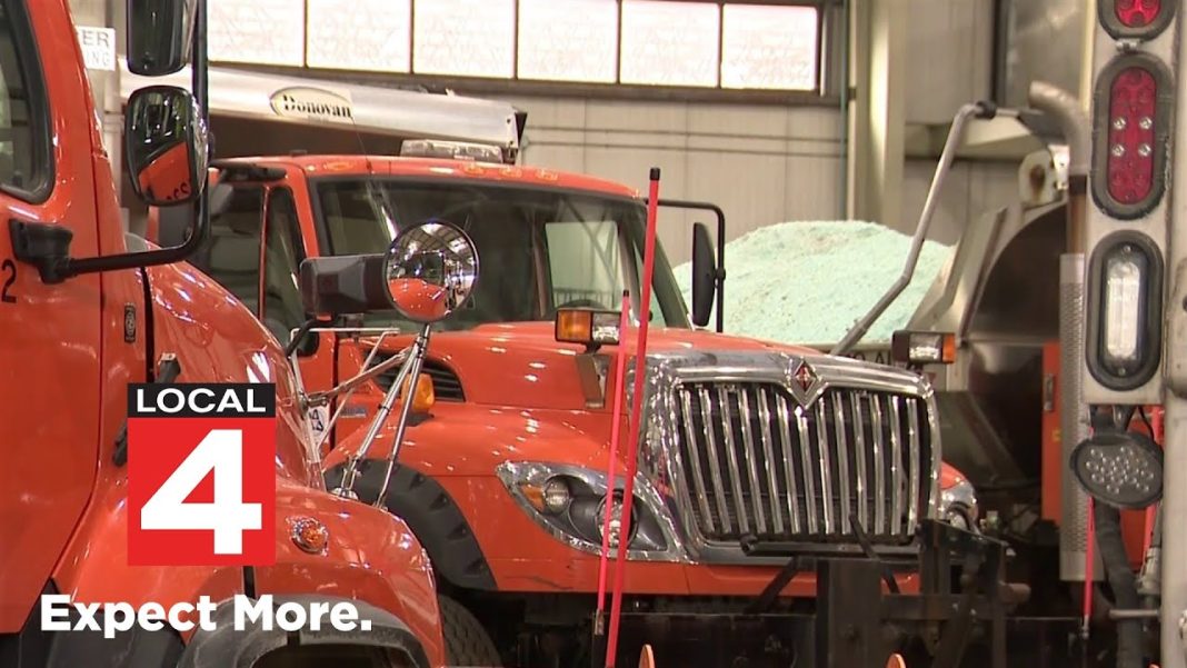 Snowstorm hits Metro Detroit! Road crews and homeowners gear up (Video):