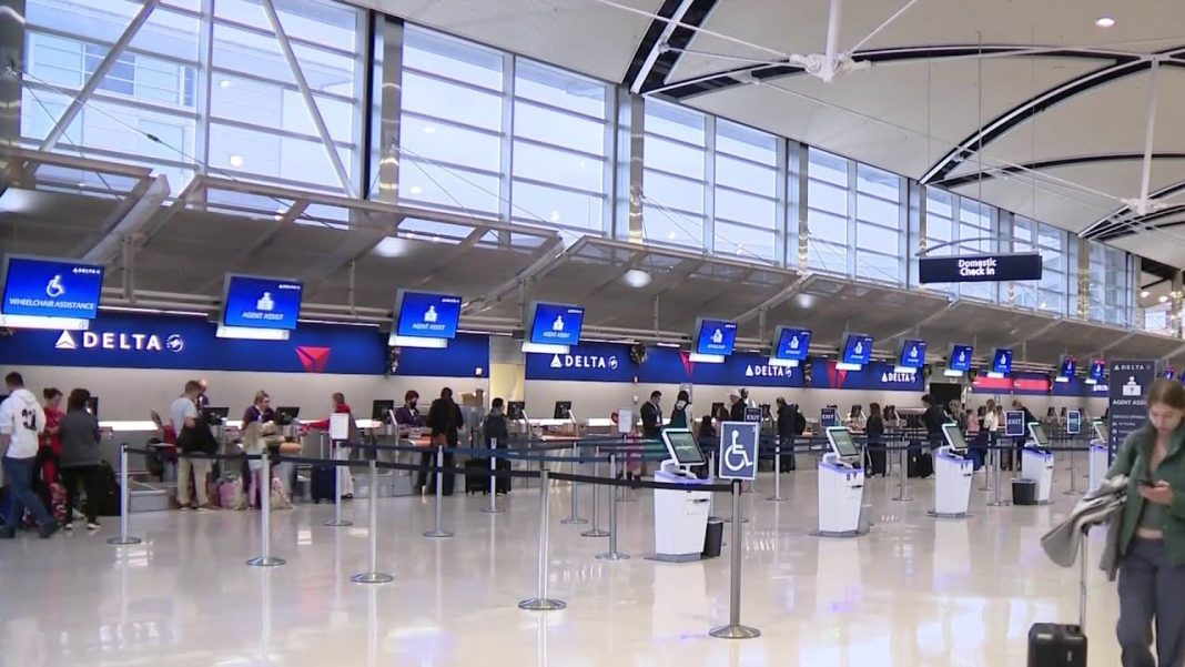 Thanksgiving travel surge hits Detroit Metro Airport! (Video)