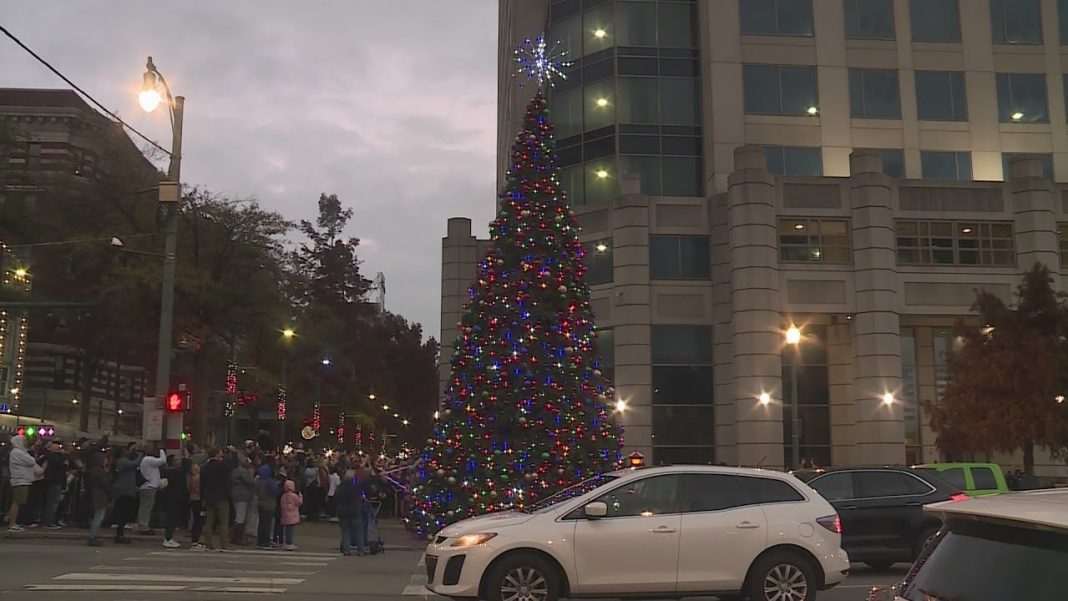 Downtown Memphis kicks off the holiday spirit with a festive tree lighting! (Video)