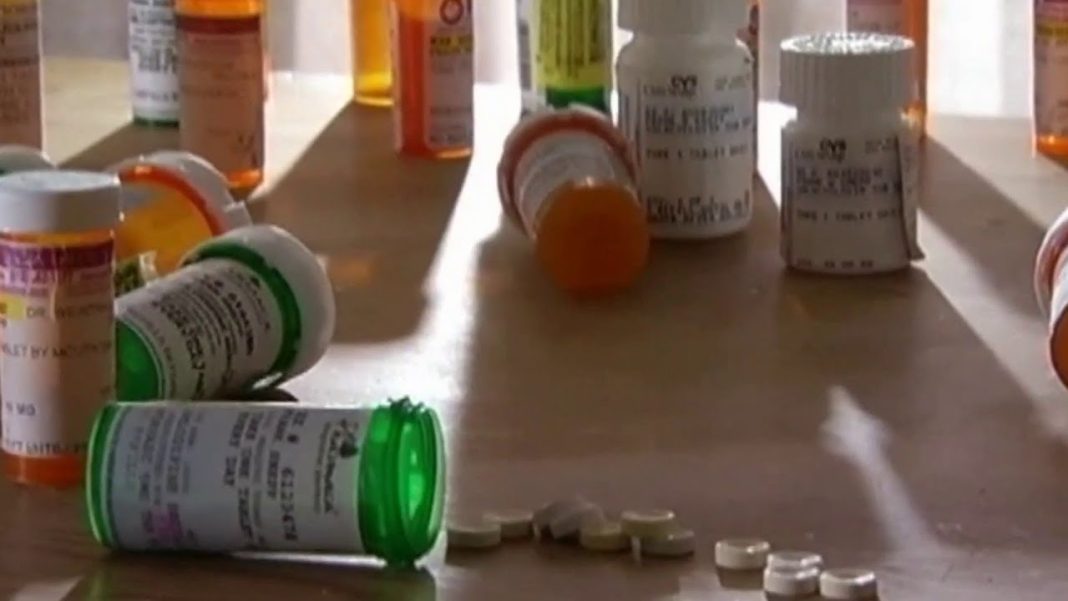 Michigan lawmaker pushes bill to ban diet pills for teens. (Video)