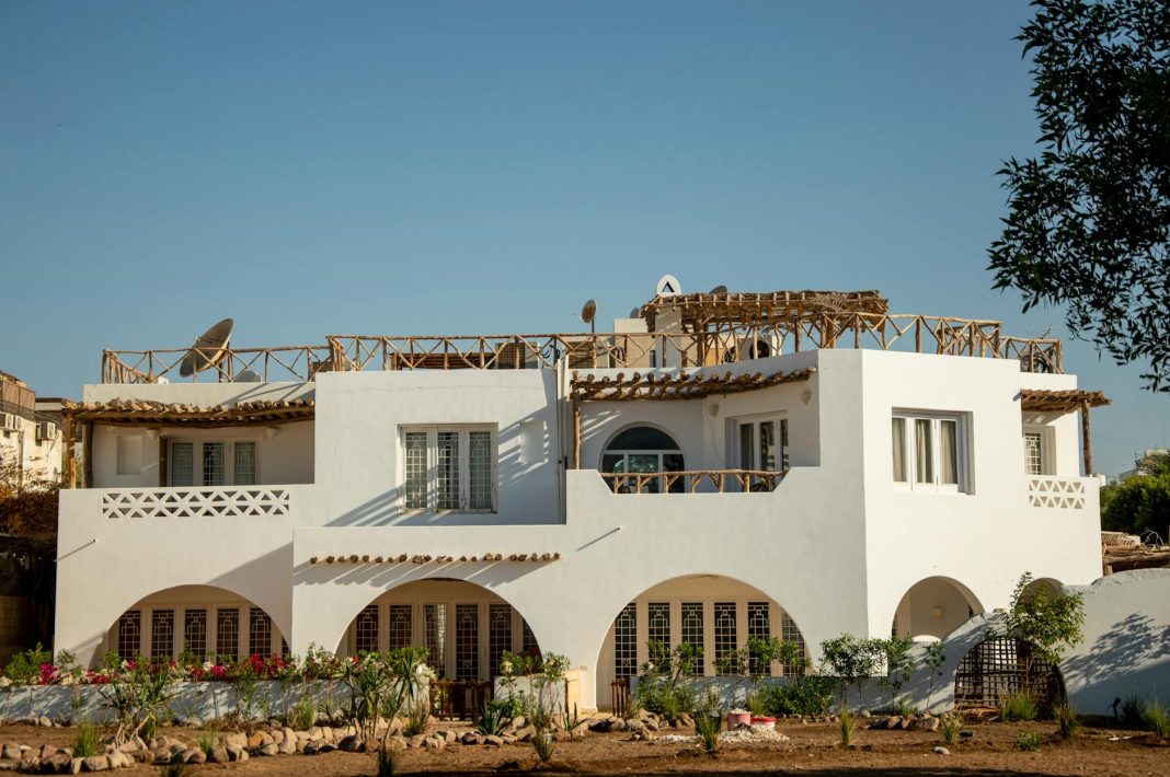 White House holiday festivities get underway despite ballroom